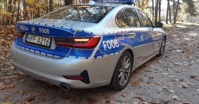 Jak bezpiecznie jeździć i chodzić po zmroku jesienią